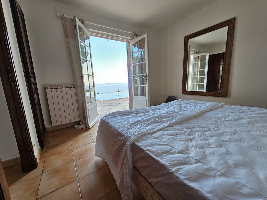 Bedroom with sea view