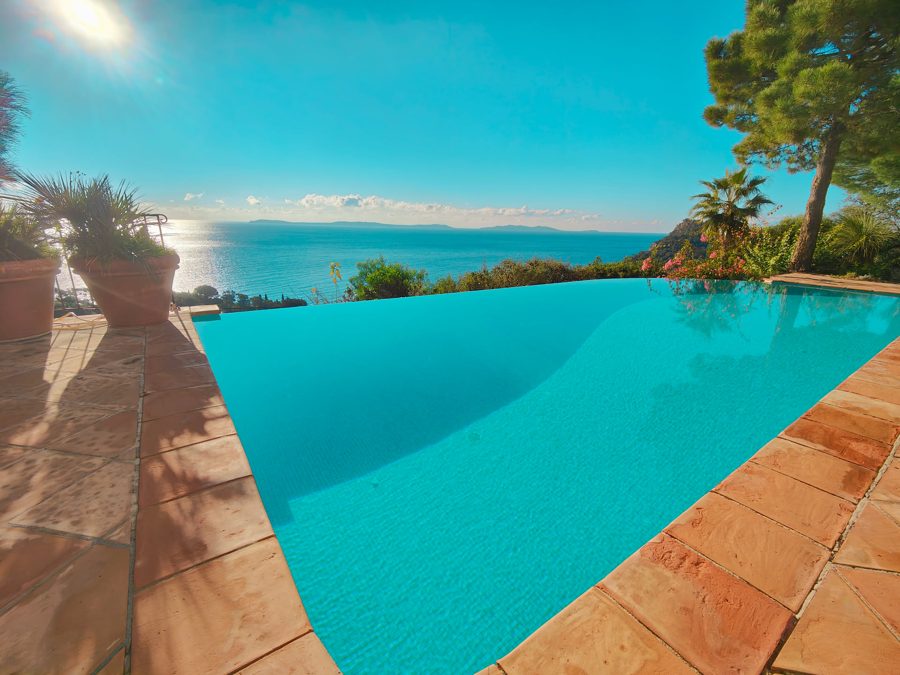 Infinity pool
